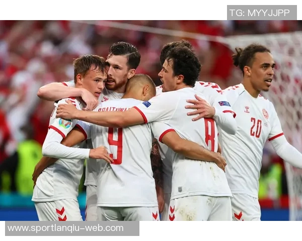 奥赖利英格兰队首秀精彩纷呈斯通斯亲自颁发纪念帽子致敬新星 奥赖利英格兰队首秀精彩纷呈斯通斯亲自颁发纪念帽子致敬新星