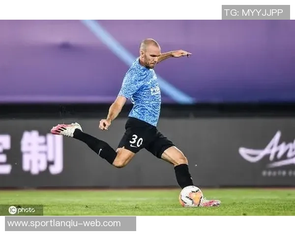 瀚森上半场遇挑战下半场展现冷静自信的适应之路 瀚森上半场遇挑战下半场展现冷静自信的适应之路